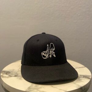 LA “HANDS” HAT
